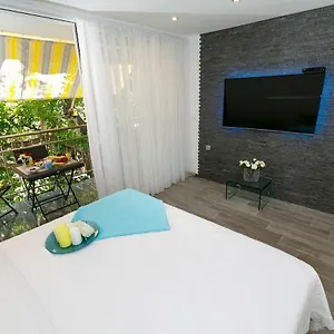 Rose Apartment Split